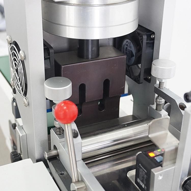 Automatic High Speed Ultrasolic Satin Fabric Labels Cutting Machine